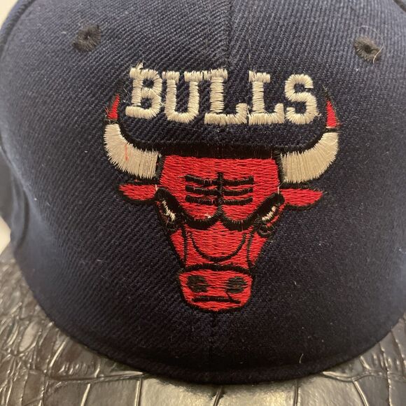 Chicago Bulls SnapBack Hat. - Picture 9 of 10